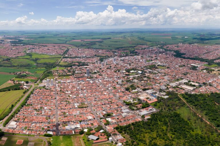 Lençóis cria 1354 vagas formais