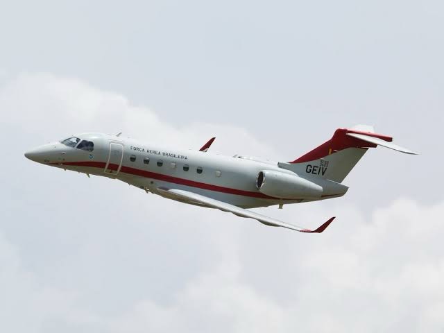 Avião faz manobras em círculos sobre Lençóis Paulista e chama a atenção de moradores